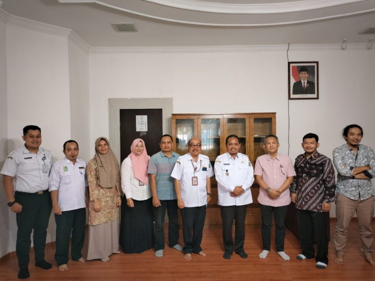 Wakil Bupati Sintang, Melkianus bersama Penanggulangan Kemiskinan Kabupaten Sintang.